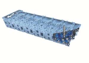 Utterly reliable: Top-down cooling system in the cylinder head cools thermally stressed components with priority.  DE: Besonders zuverlässig: Neue Top-Down Kühlung der besonders beanspruchten Komponenten im Zylinderkopf. Im Schnitt sichtbar der Injektor und die Ventilsitze. UK: Utterly reliable: Top-down cooling system in the cylinder head cools thermally stressed components with priority.