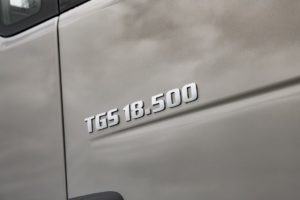 New range of models for the MAN TGS series: The new D26 engine is now rated at 500 HP and delivers maximum torque of 2500 Nm. DE: Neu für die MAN TGS-Baureihe: Der neue D26-Motor leistet nun 500 PS und liefert ein maximales Drehmoment von 2500 Nm. UK: New range of models for the MAN TGS series: The new D26 engine is now rated at 500 HP and delivers maximum torque of 2500 Nm.